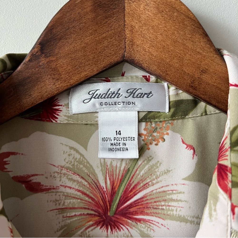Judith Hart Collection Button Up - Picture 5 of 5